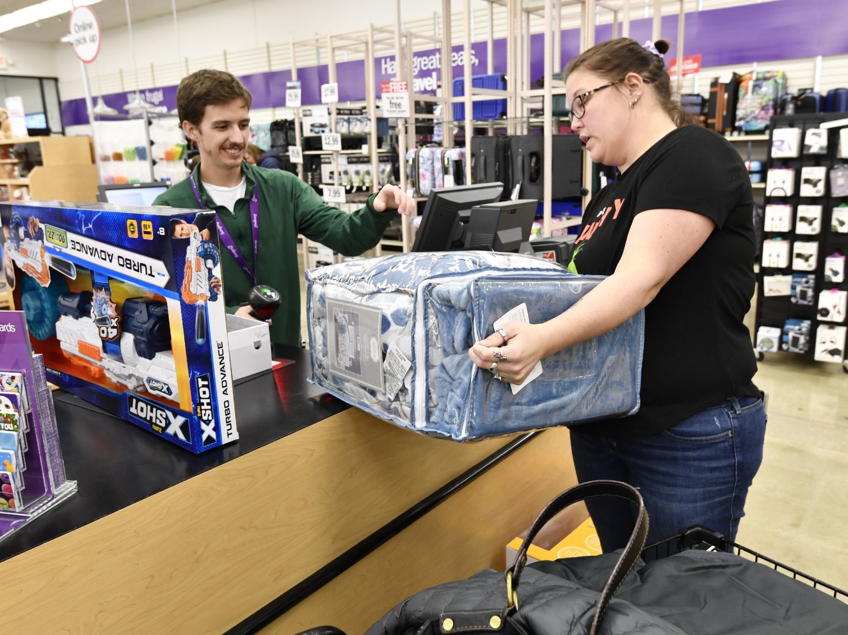 Metro East shoppers hunt for bargains on Thanksgiving day